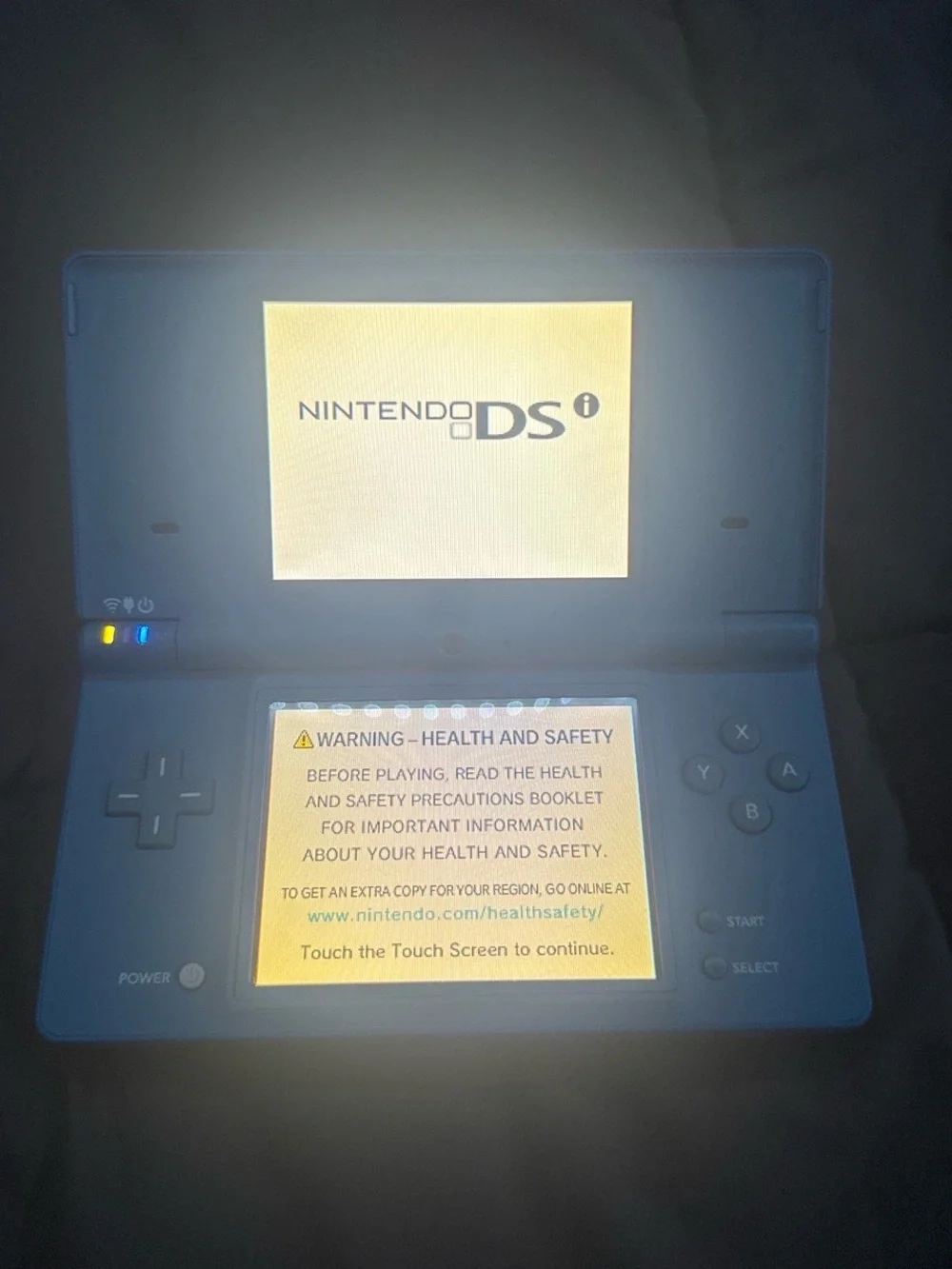 Nintendo DSi - good as new everything included - case, charger, stylus